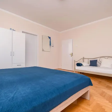 Makakada Apartment *