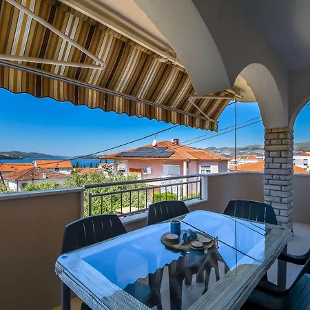 Makakada * Trogir