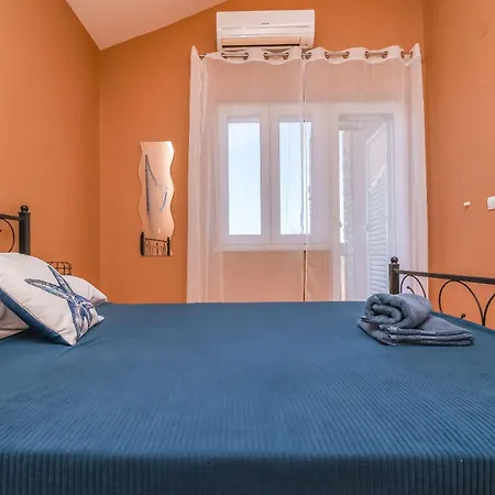 Makakada Trogir