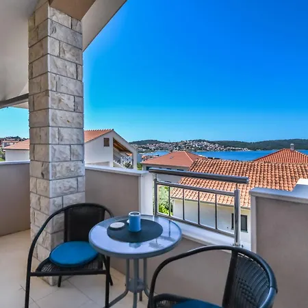 Makakada Trogir