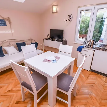 Makakada Apartment