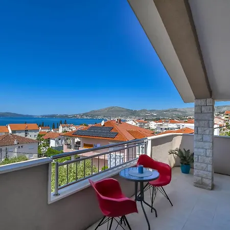 Makakada Trogir